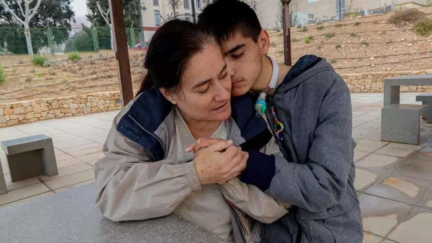 La Generalitat reduce la lista de espera de la dependencia en 1.700 personas en la provincia de Alicante