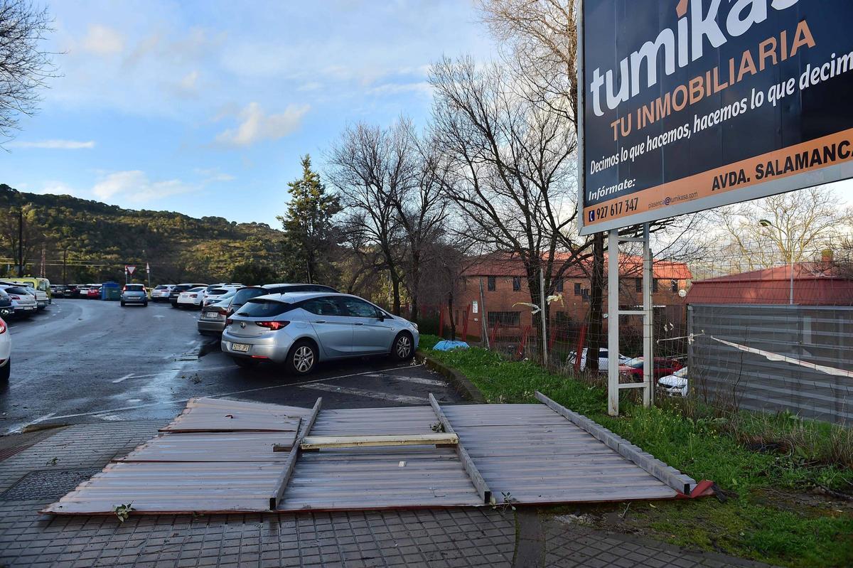 Fotogalería | Un tornado arrasa la zona del aparcamiento del hospital Virgen del Puerto de Plasencia
