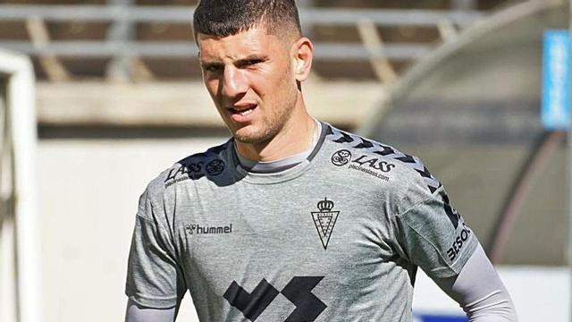 El delantero Alberto Toril durante un entrenamiento.  | PRENSA REAL MURCIA