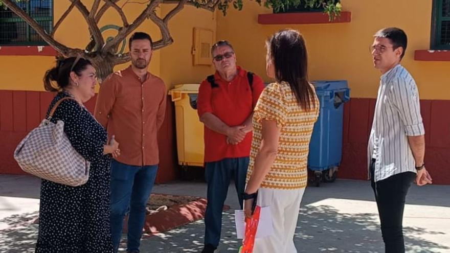 Peña y Rodríguez, durante la visita a uno de los centros educativos de Telde. | | LP/DLP