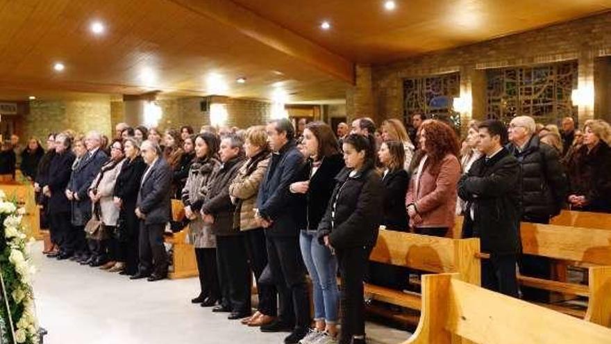 Asistentes al funeral, en la iglesia Corazón de María. // José Lores
