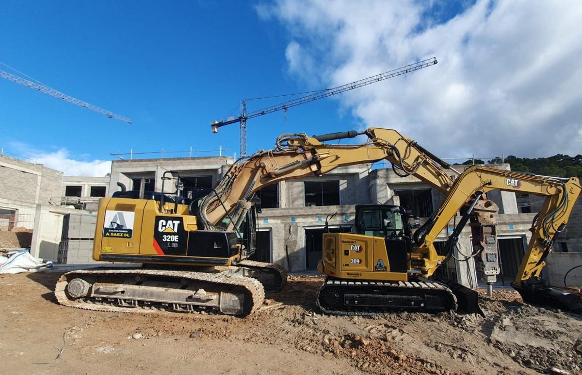 La empresa dispone de una maquinaria variada para cada adaptarse a cada obra.