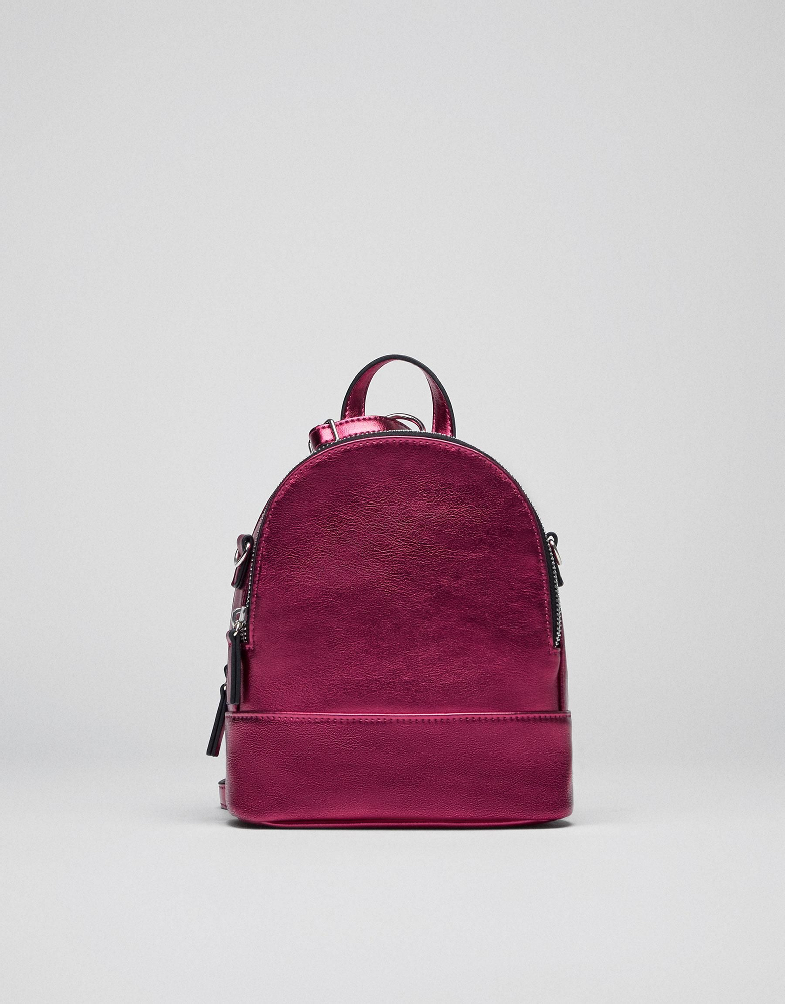 Bolsos Pull&Bear: mini mochila metalizada
