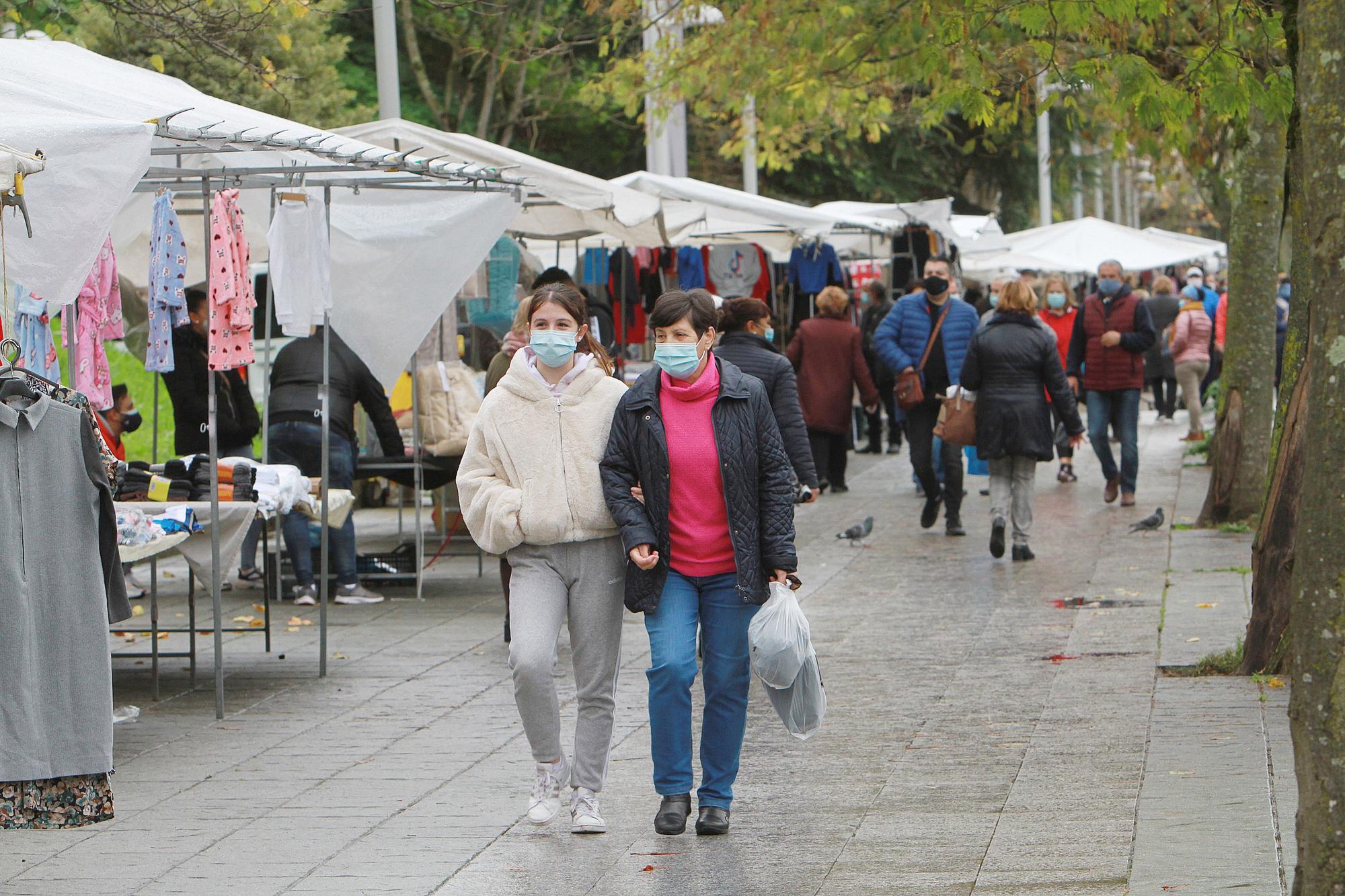 Imágenes del primer mercadillo desde septiembre