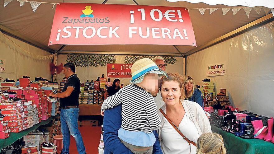 Feria de comercio en la plaza del Puerto