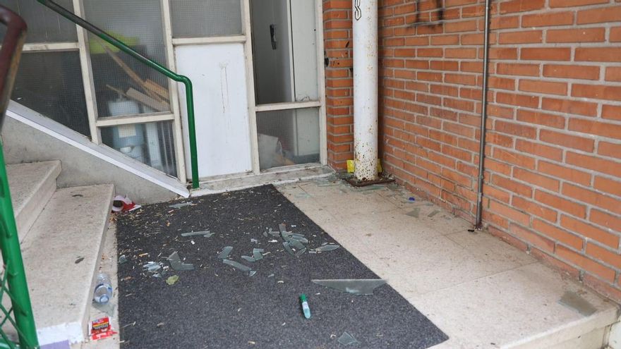 Roban portátiles y causan destrozos en el colegio San Tomé de Cambados