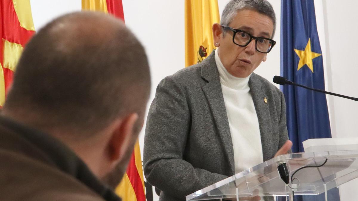La concejal de Hacienda de Tarragona, Isabel Mascaró (PSC), durante el pleno de este viernes en el que se han aprobado los Presupuestos 2026.