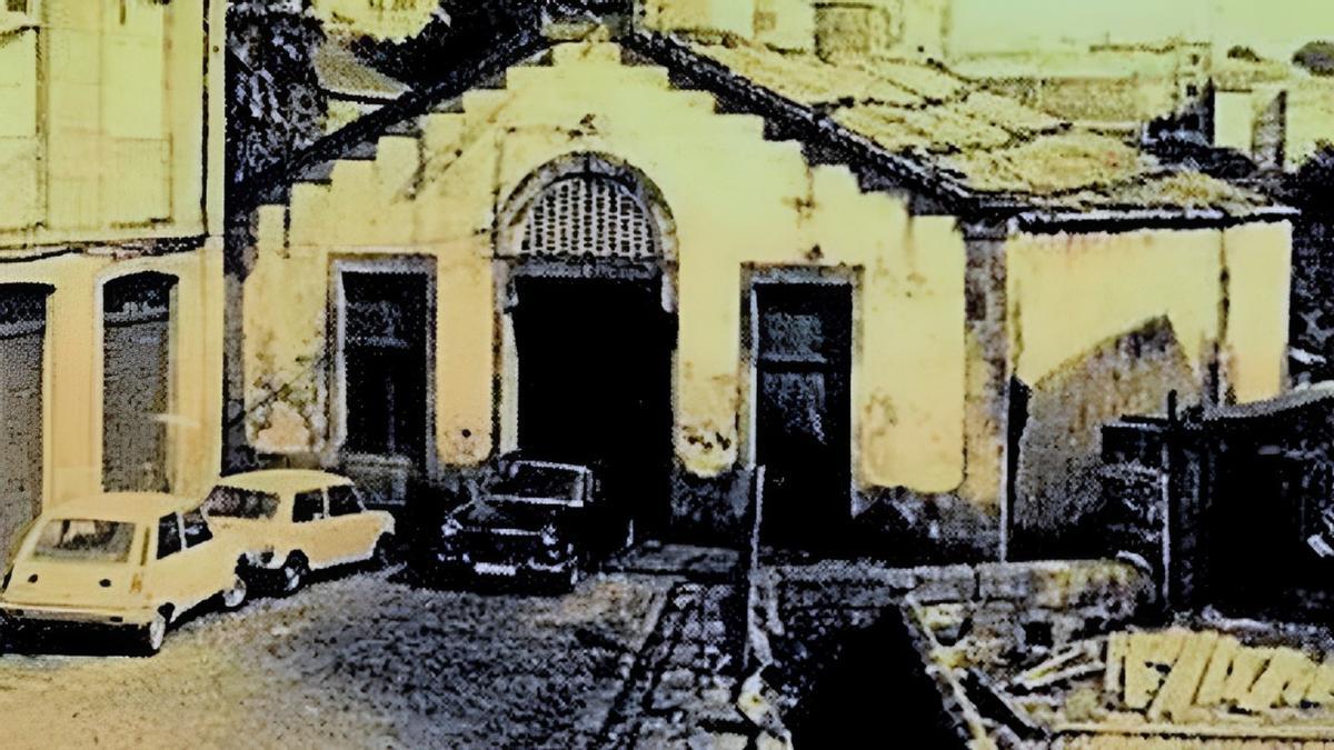 Edificio que se utilizaba ocasionalmente como garaje municipal y que en 1984 su reemplazó por la actual Casa da Xuventude