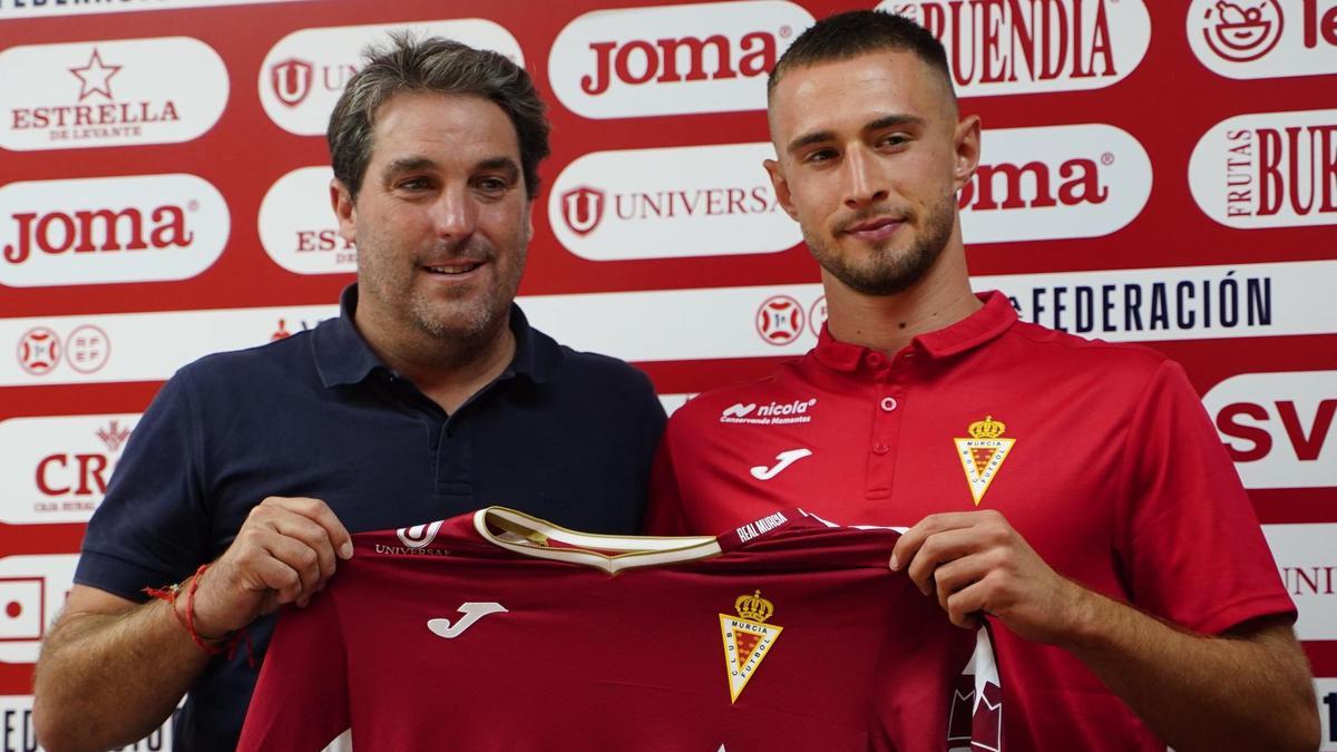 Flakus junto a Goiria tras ser traspasado por el Castellón al Real Murcia