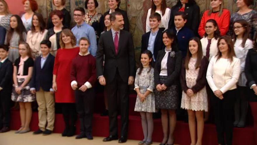 Felipe VI recibe a los ganadores del concurso "¿Qué es un rey para ti?"