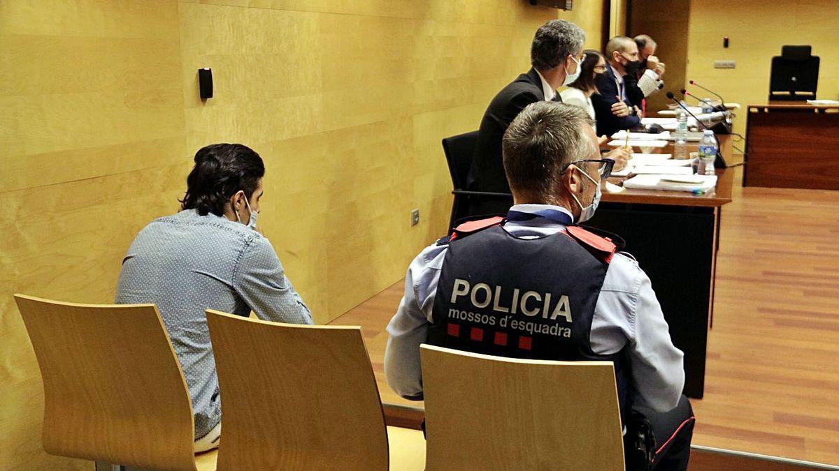 L’acusat en la mort d’una dona a Sant Jordi Desvalls durant el judici ahir a l’Audiència de Girona