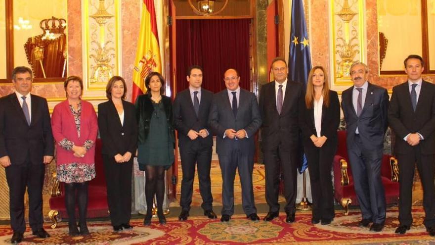 El presidente Pedro Antonio Sánchez se reunió con los diputados y senadores por Murcia.