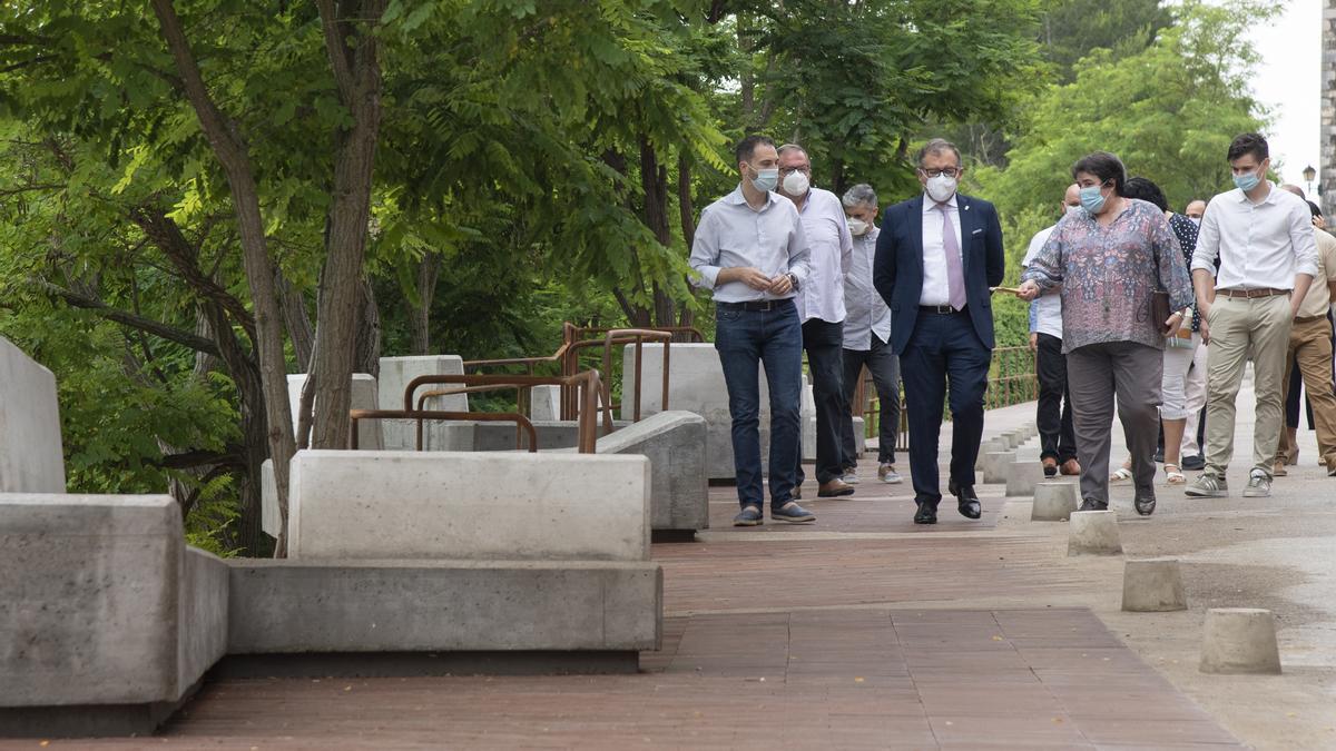 El presidente provincial, José Martí, inspecciona el proyecto.