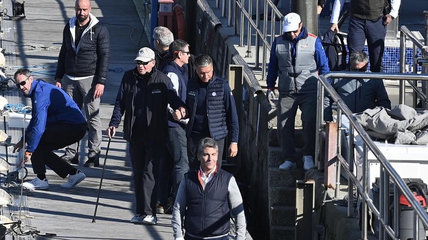 Primera salida al mar del rey emérito, al que ya acompaña su hija