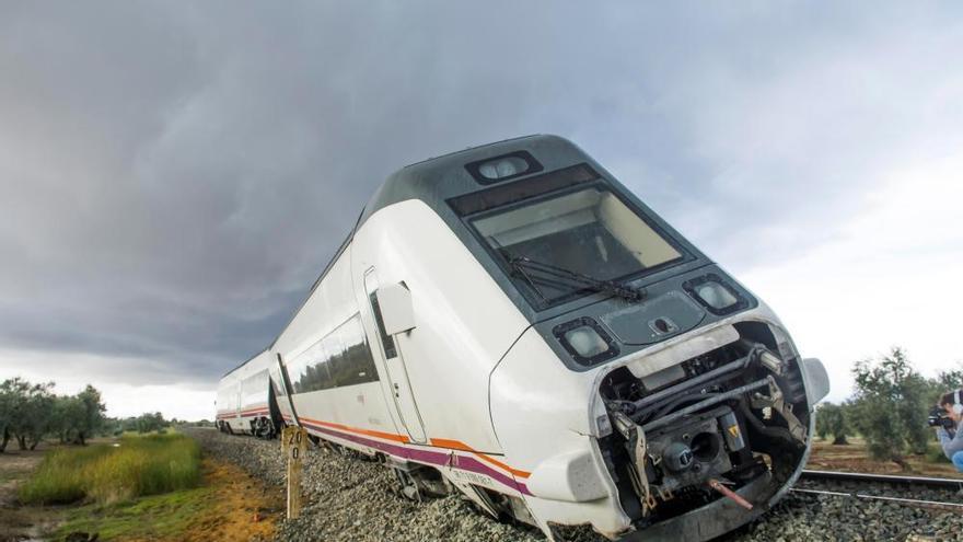 Los dos heridos graves en el accidente de tren son operados en Sevilla