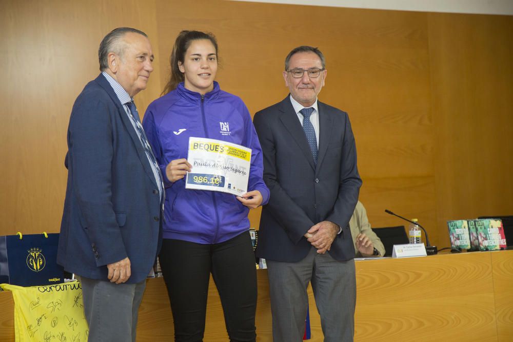 Entrega de las becas Endavant Formació del Villarreal CF