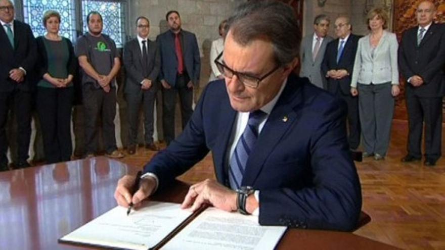 Mas firma el decreto de convocatoria de la consulta soberanista