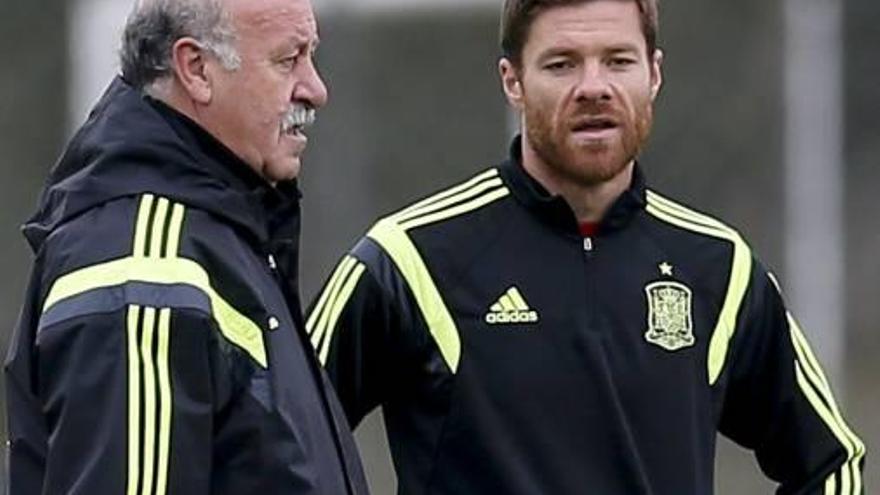 Xabi Alonso deja la Roja y negocia con el Bayern