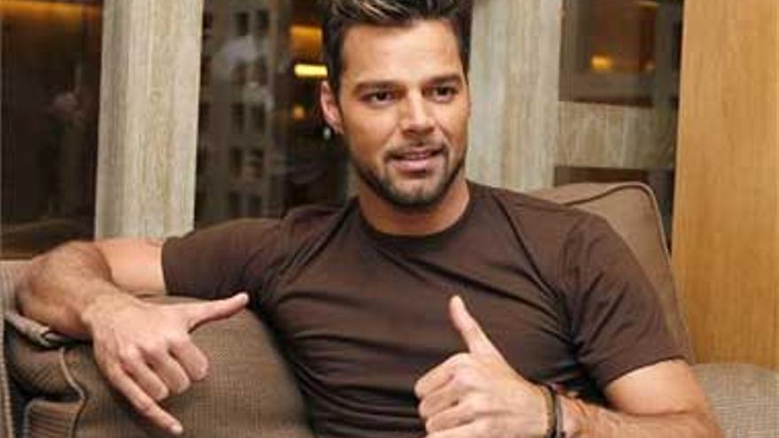 Ricky Martin presenta un espectáculo de 100.000 vatios de sonido en Almendralejo