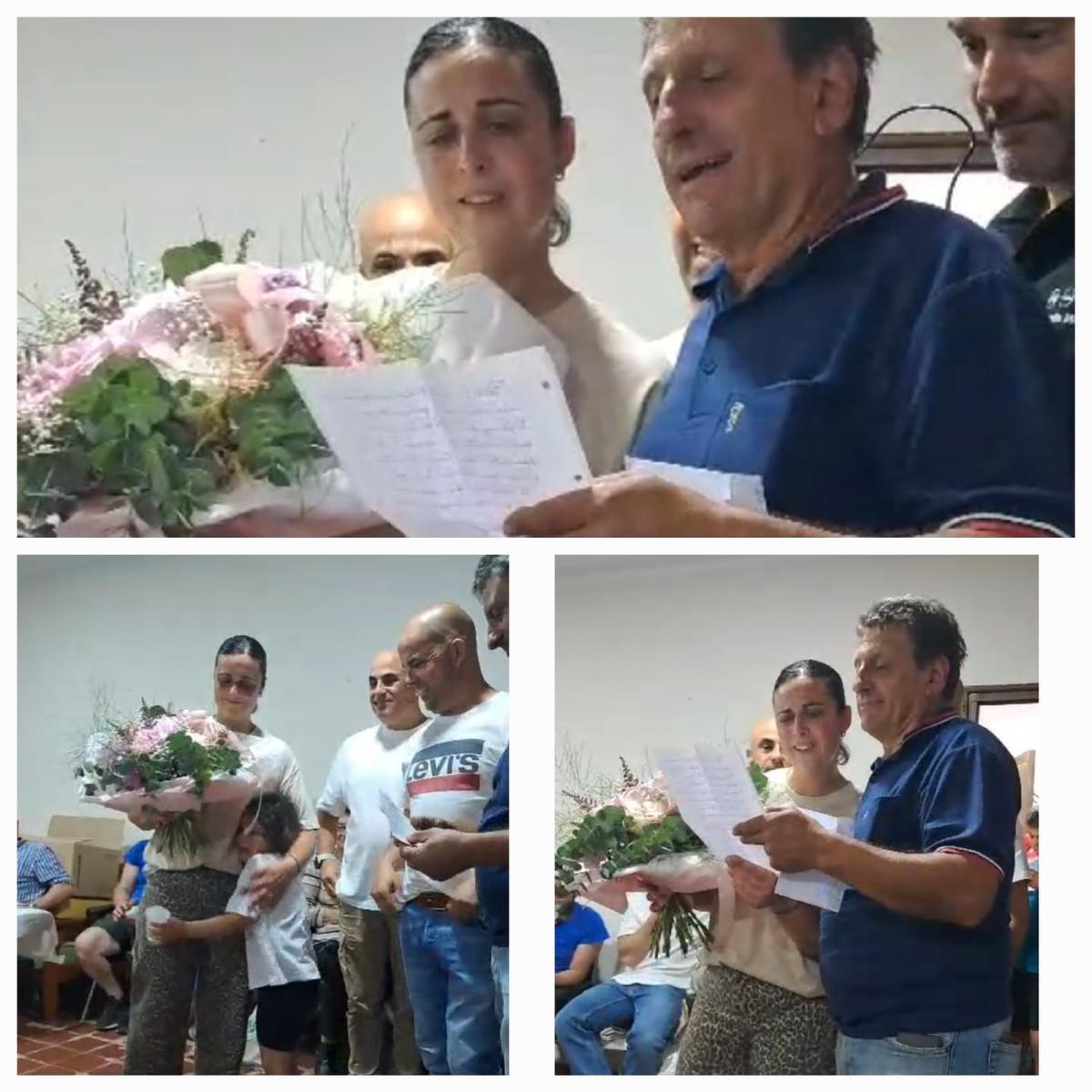 Silvia Fernández, soprendida al recibir el ramo de flores y la carta.