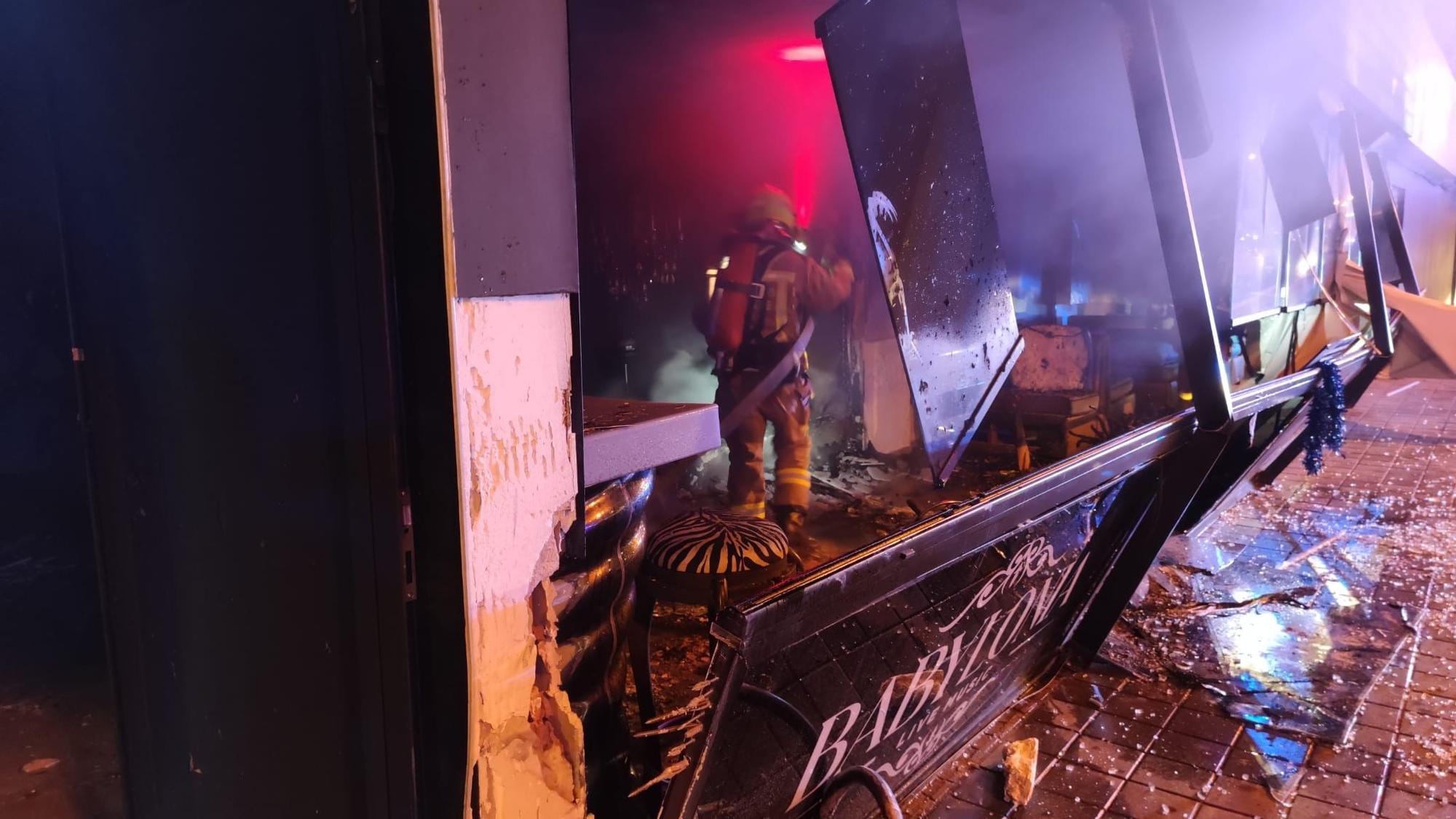 Investigan un incendio en una discoteca y un hotel de Alicante