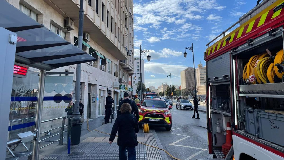 La Policía Nacional y los bomberos donde ha ocurrido el incendio