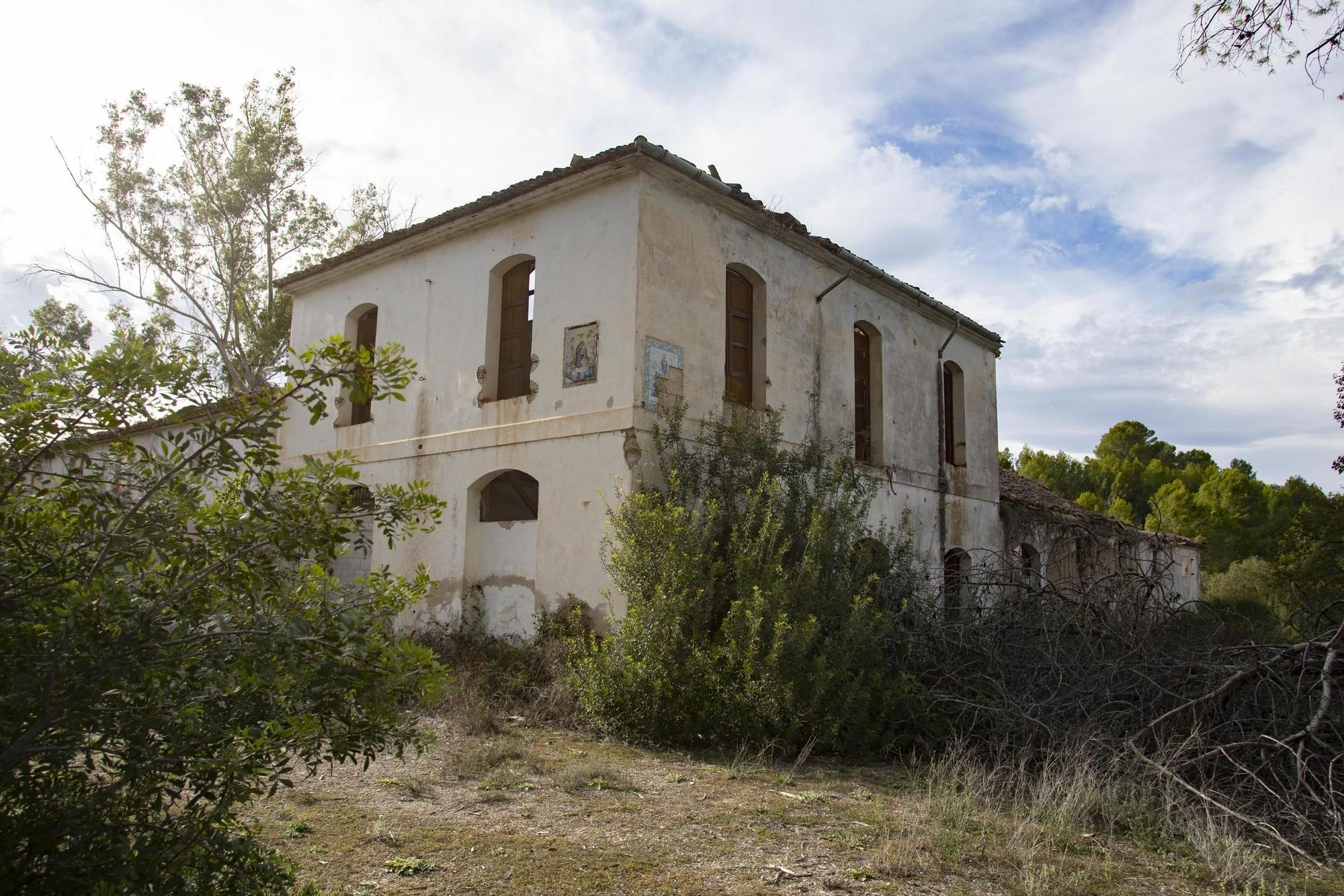 Este es el estado de deterioro que sufre la "Casa de los Quadrado" en Xàtiva