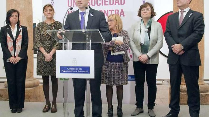 Por la izquierda, M.ª Jesús Álvarez, Esther Díaz, Guillermo Martínez, Belén Fernández, Carmen Sanjurjo y José Luis Álvarez.