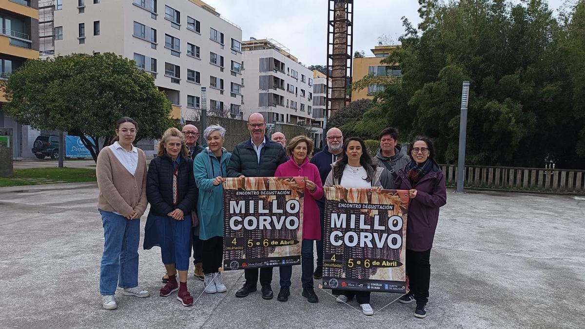 Concello de Bueu y la Asociación Cultural Meiro presentaron el Encontro del Millo Corvo en la Praza Massó, donde se celebrará este año, del 4 al 6 de abril.