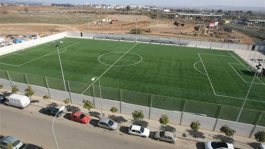 Los campos de fútbol paralizan su apertura