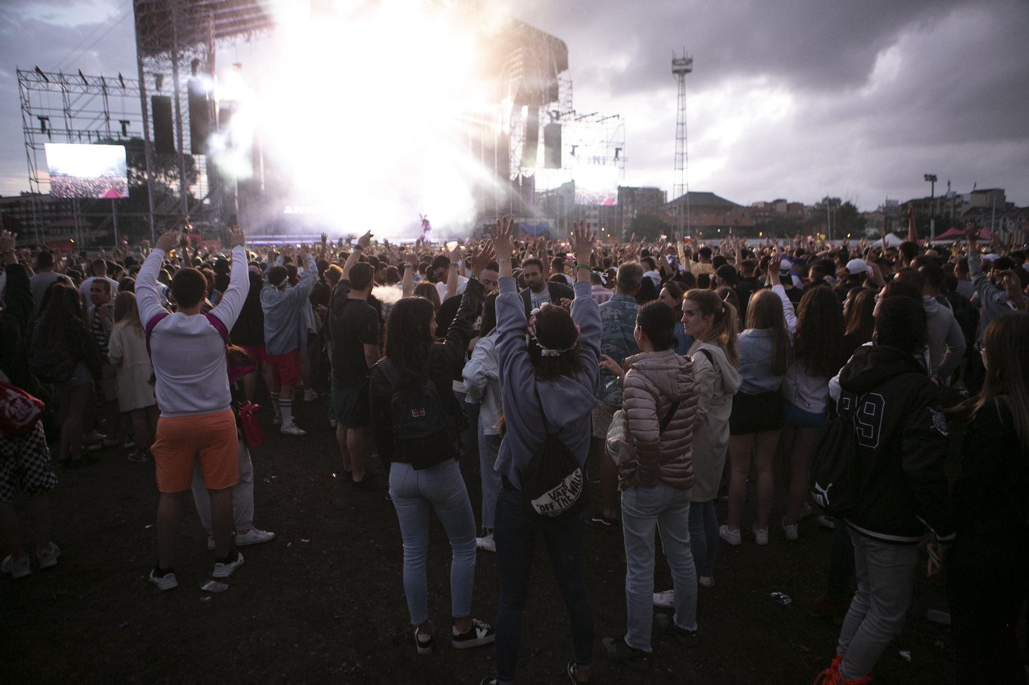 En imágenes: así fue el primer día del Reggaeton Beach Festival de Avilés