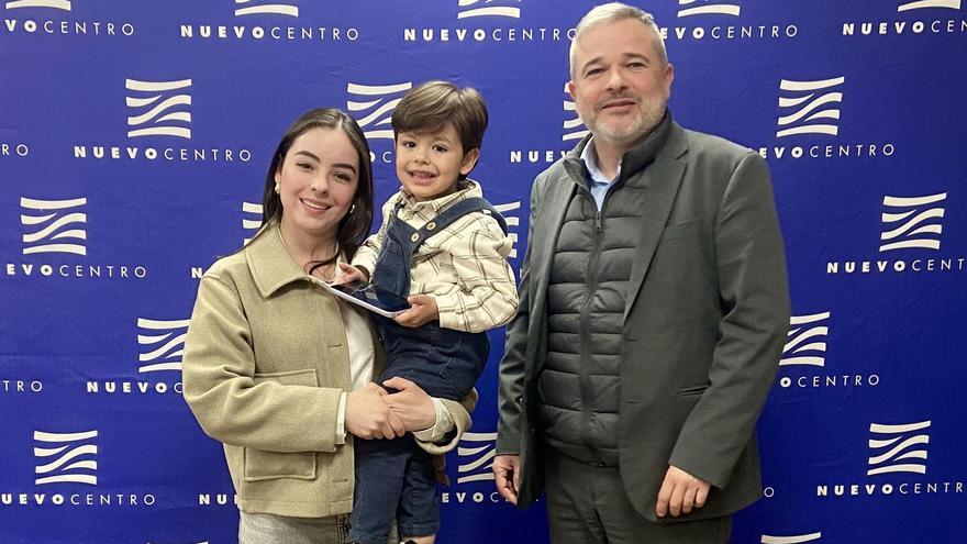 Kellyn Dayana Henau e Ismael Ríos, los ganadores del viaje a Venecia.