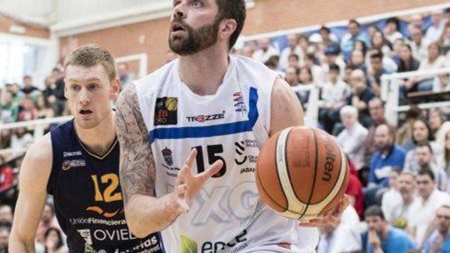 Javi Múgica, amb la camiseta del Marín Peixegalego, la temporada passada, jugant contra l&#039;Oviedo