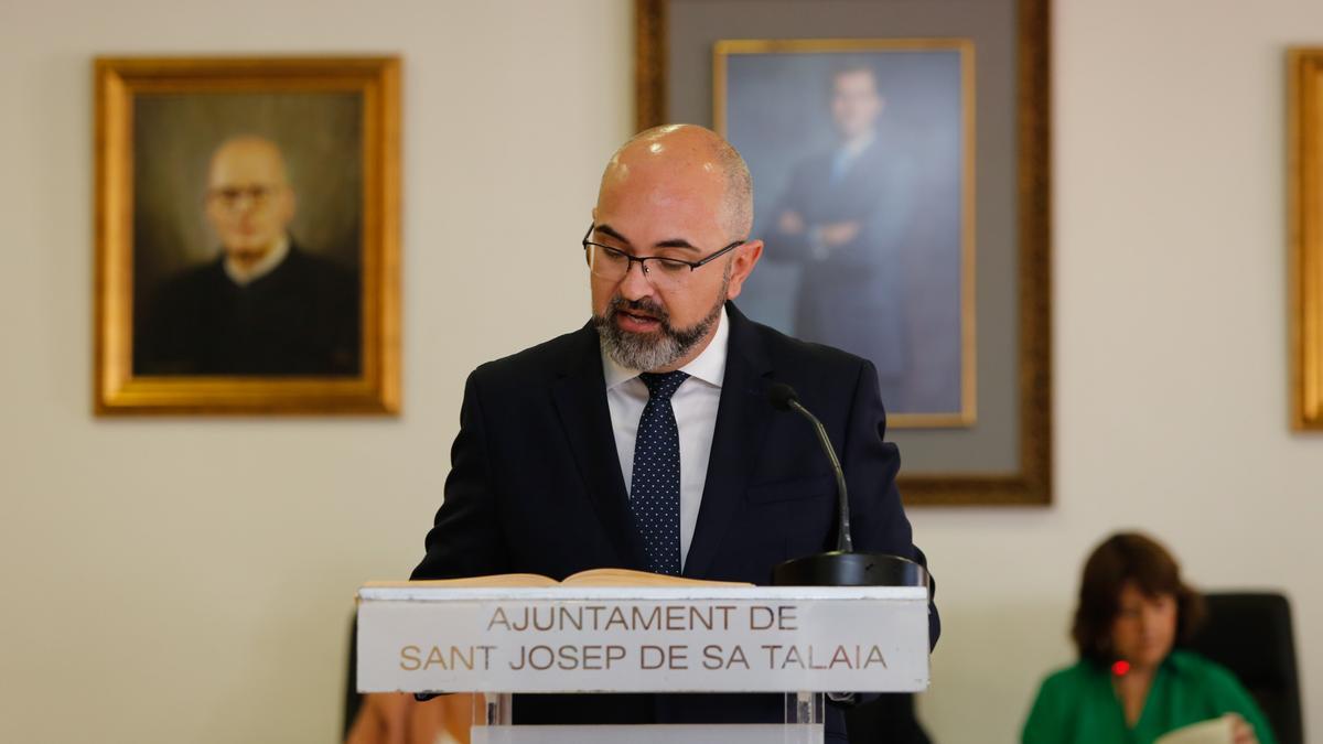 El conseller y concejal Vicent Roig, en el acto de toma de posesión del Ayuntamiento de Sant Josep en junio de 2019.