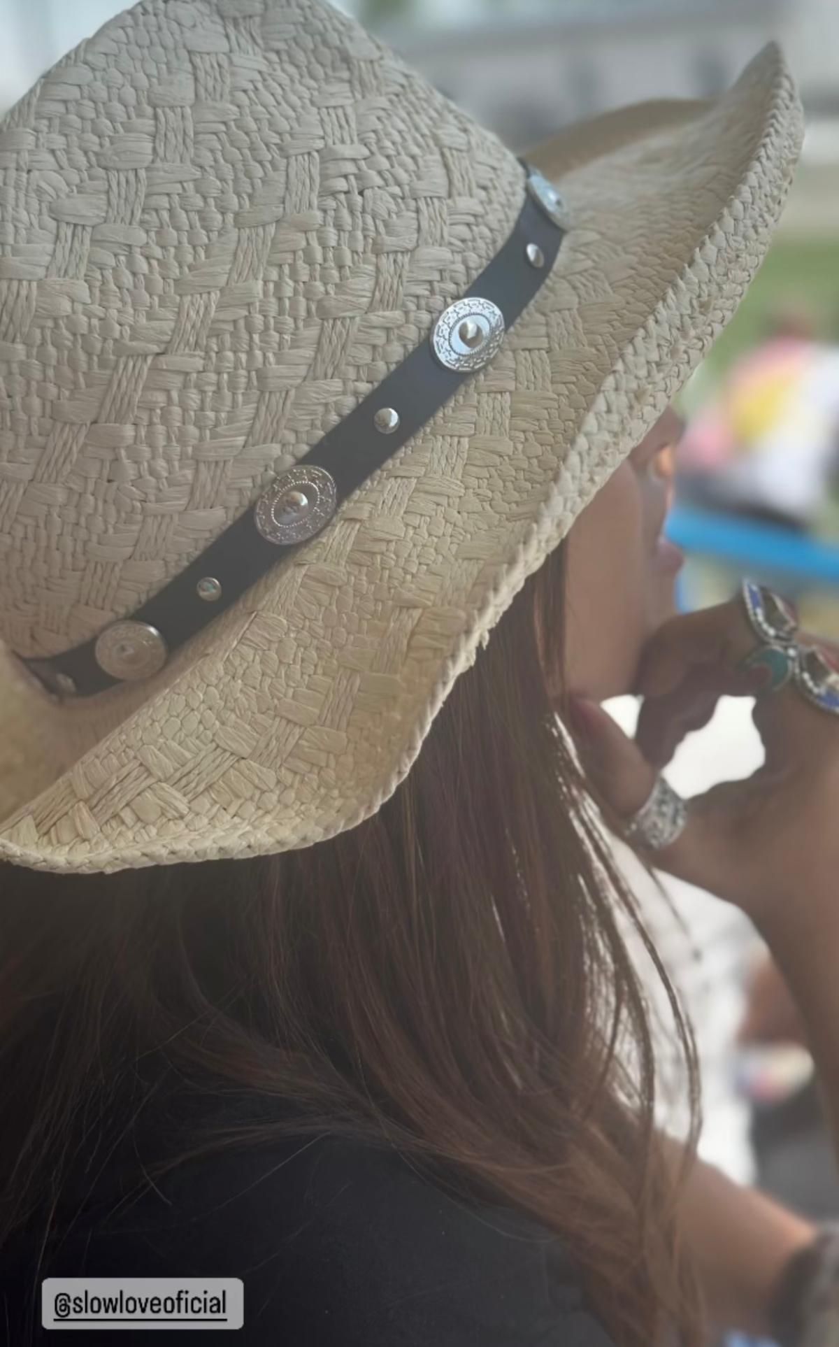 Sara Carbonero con sombrero de Slowlove