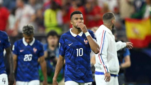 Kylian Mbappé exposa la seva decepció després de la inapel·lable derrota contra  Espanya. | SHAUN BOTTERILL / EFE