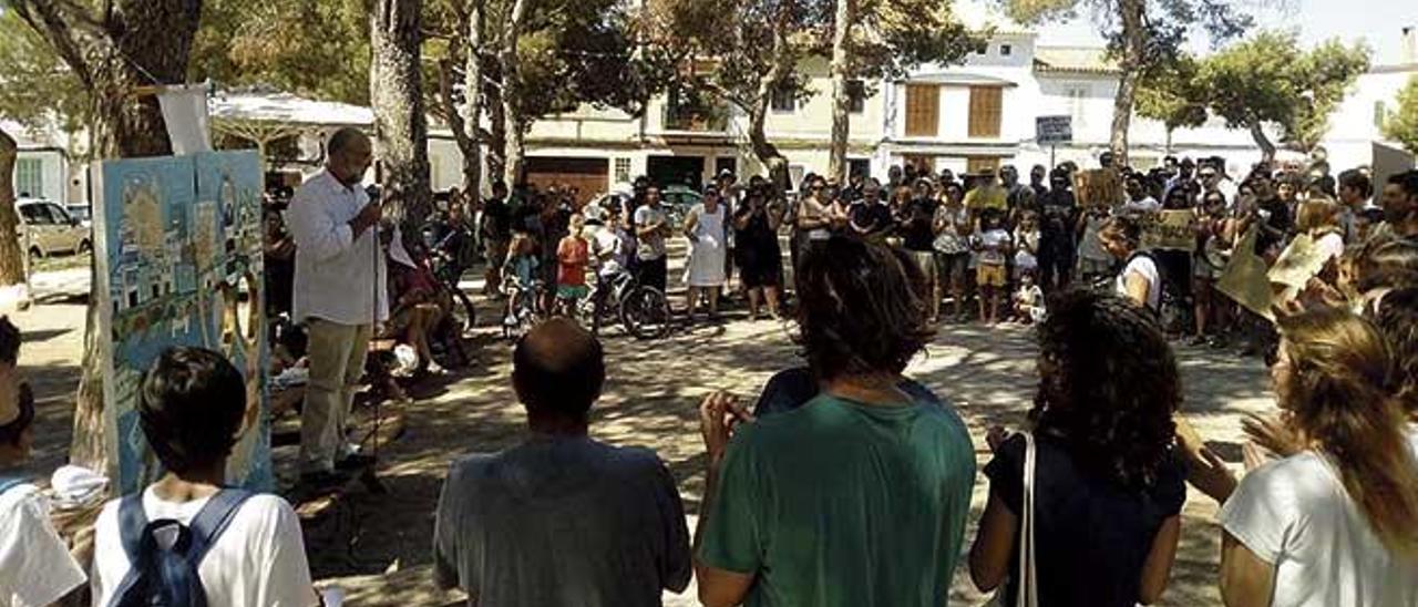 Imagen de la protesta el pasado verano contra la modificaciÃ³n urbanÃ­stica. Las entidades no descartan volver a convocar movilizaciones como esta.