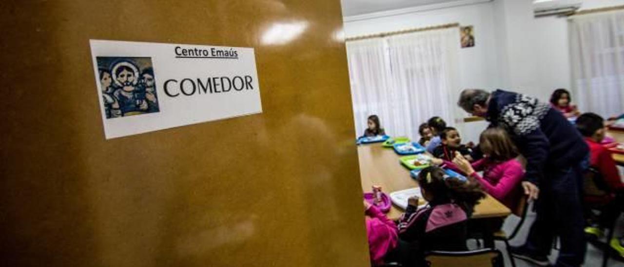 El centro Emaús acoge a 35 niños cada tarde