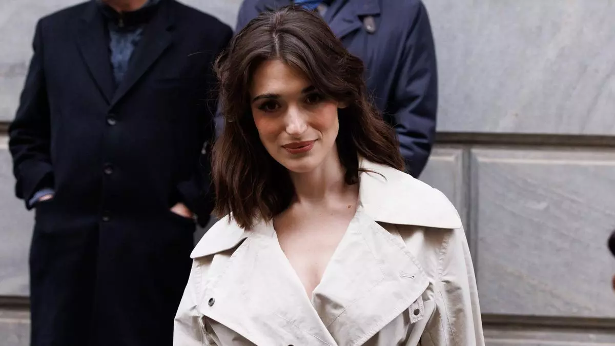 Ni blazer ni cazadora de piel: esta es la chaqueta de H&M que salvará tus looks entretiempo porque combina con todo el armario y es perfecta de día y noche