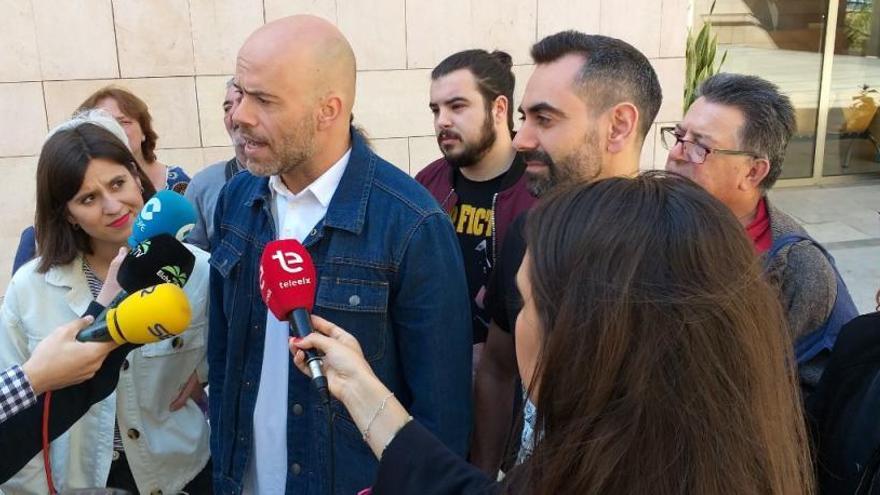 Jose V. Bustamante durante una rueda de prensa