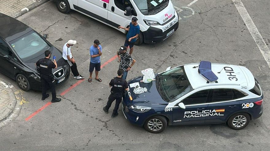 Actuació de la Policia Nacional en el barri de la Roqueta