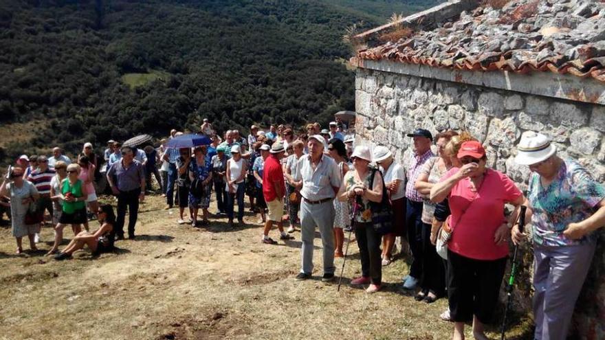 Fieles a la Virgen de La Braña