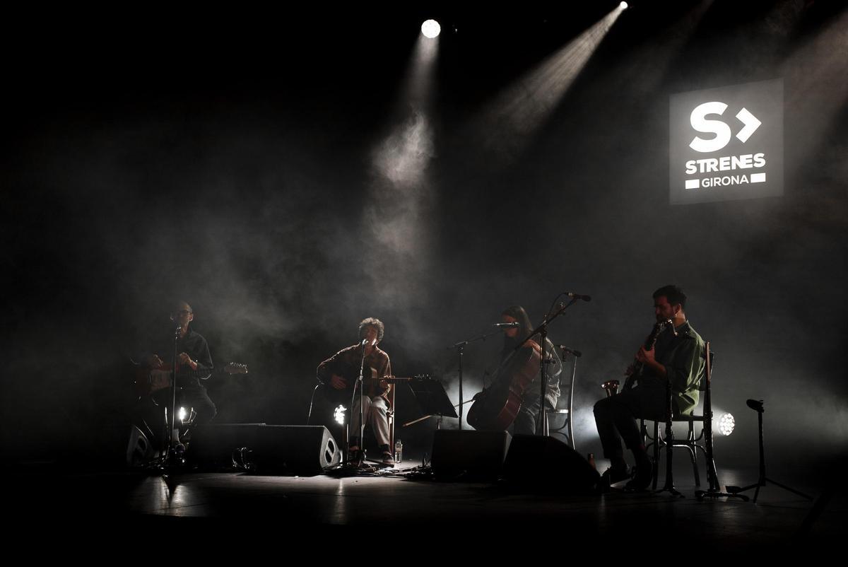 El concert de Ferran Palau encisa el públic amb instrumentacions lleugeres.