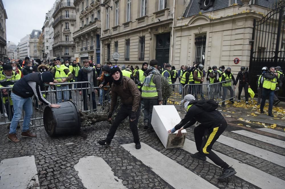 Enfrentamientos entre ''chalecos amarillos'' y Policía en París