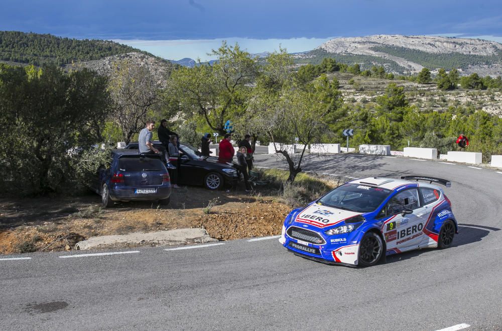 Fuster toma el mando en el Rallye de La Nucía.