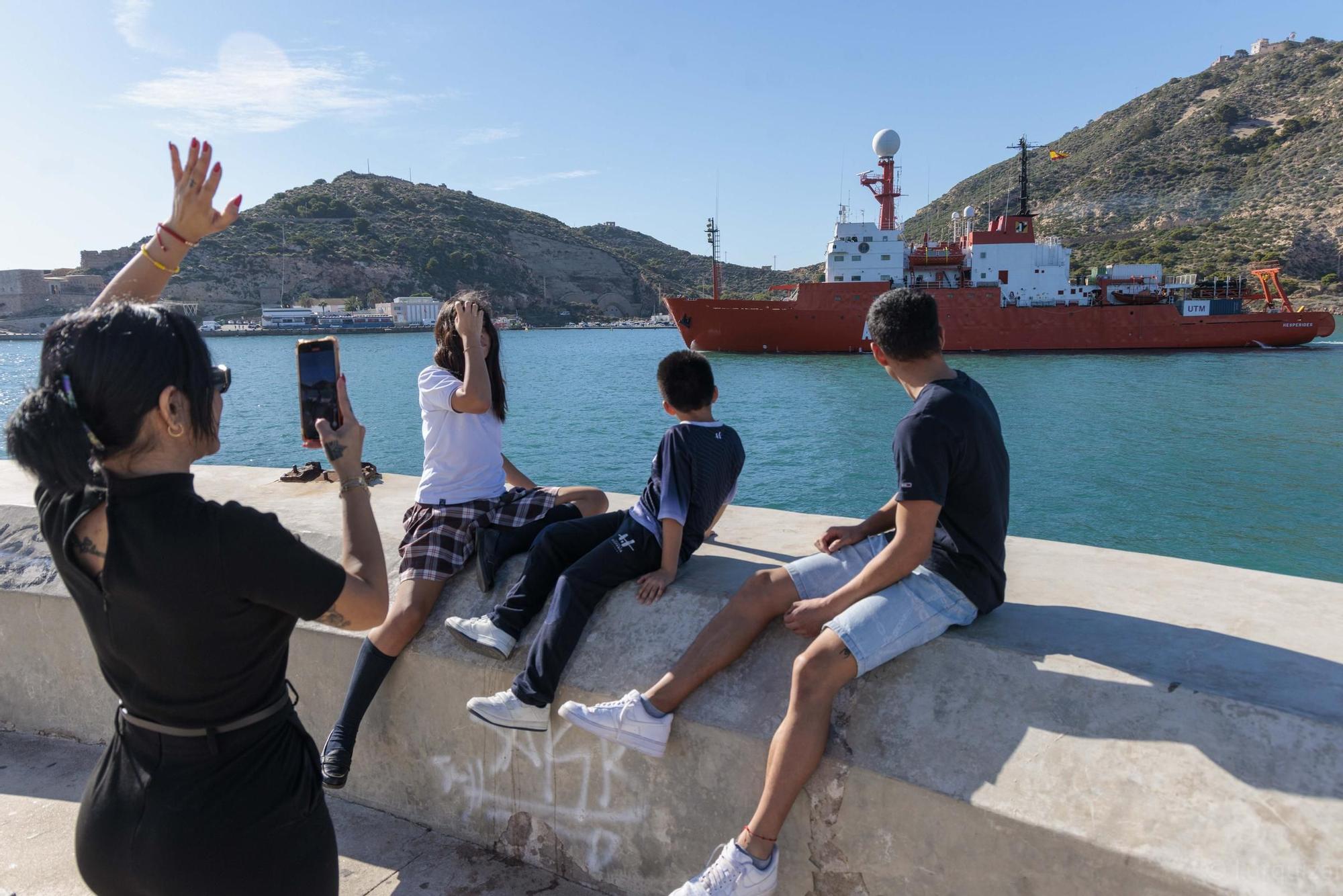 Las imágenes de la despedida del buque Hespérides en Cartagena