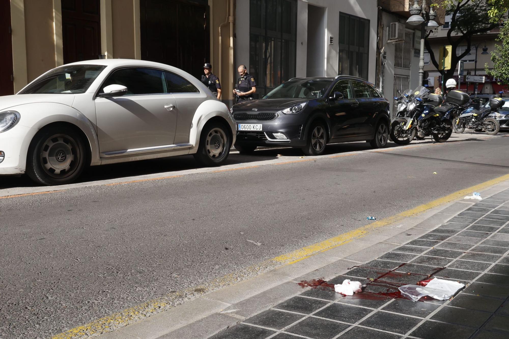 La Policía Local desarma de un tiro a un presunto atracador en la calle Guillem Sorolla de València