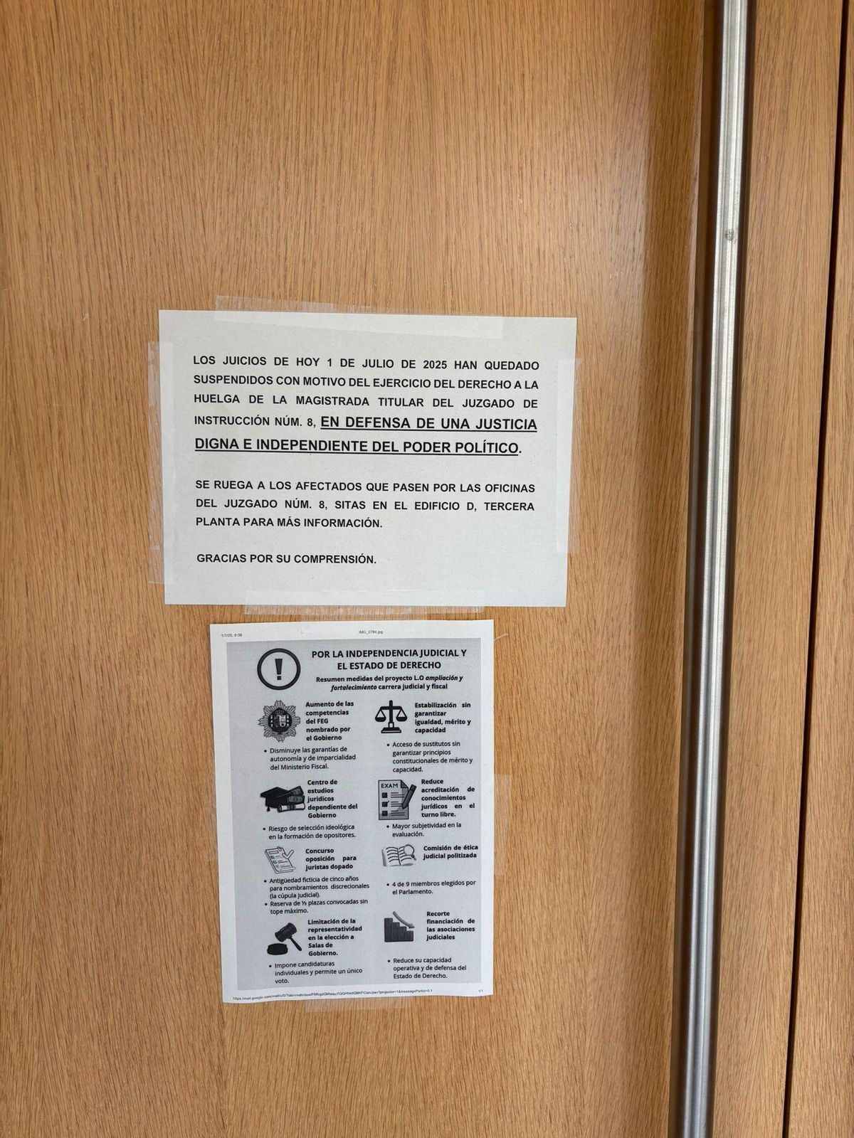 Este es el cartel informativo que ha colocado la titular del Juzgado de Instrucción número 8 de Zaragoza en la puerta de la sala de vistas.