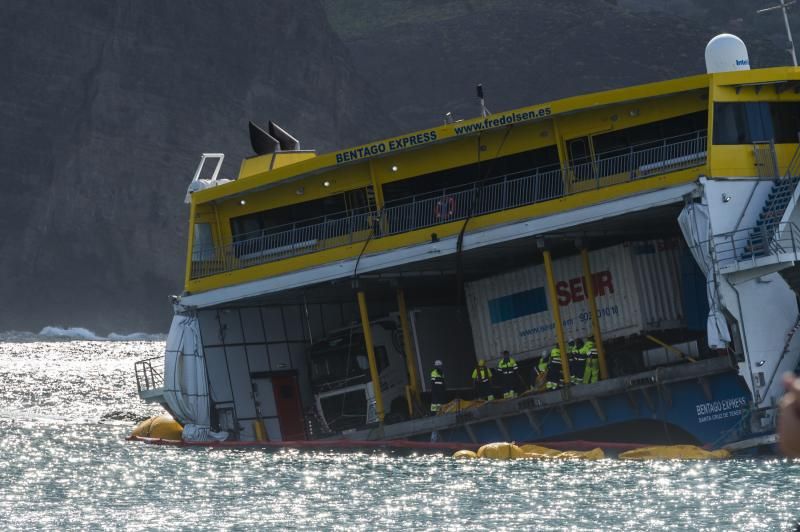 Pleamar en Agaete para remolcar el ferry