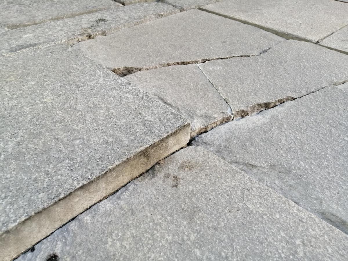 Una mujer sufre una fractura por el mal estado del pavimento en el centro de Zamora.